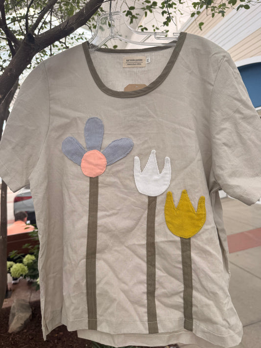 EYG HANDMADE FLOWER SHORT SLEEVE TOP