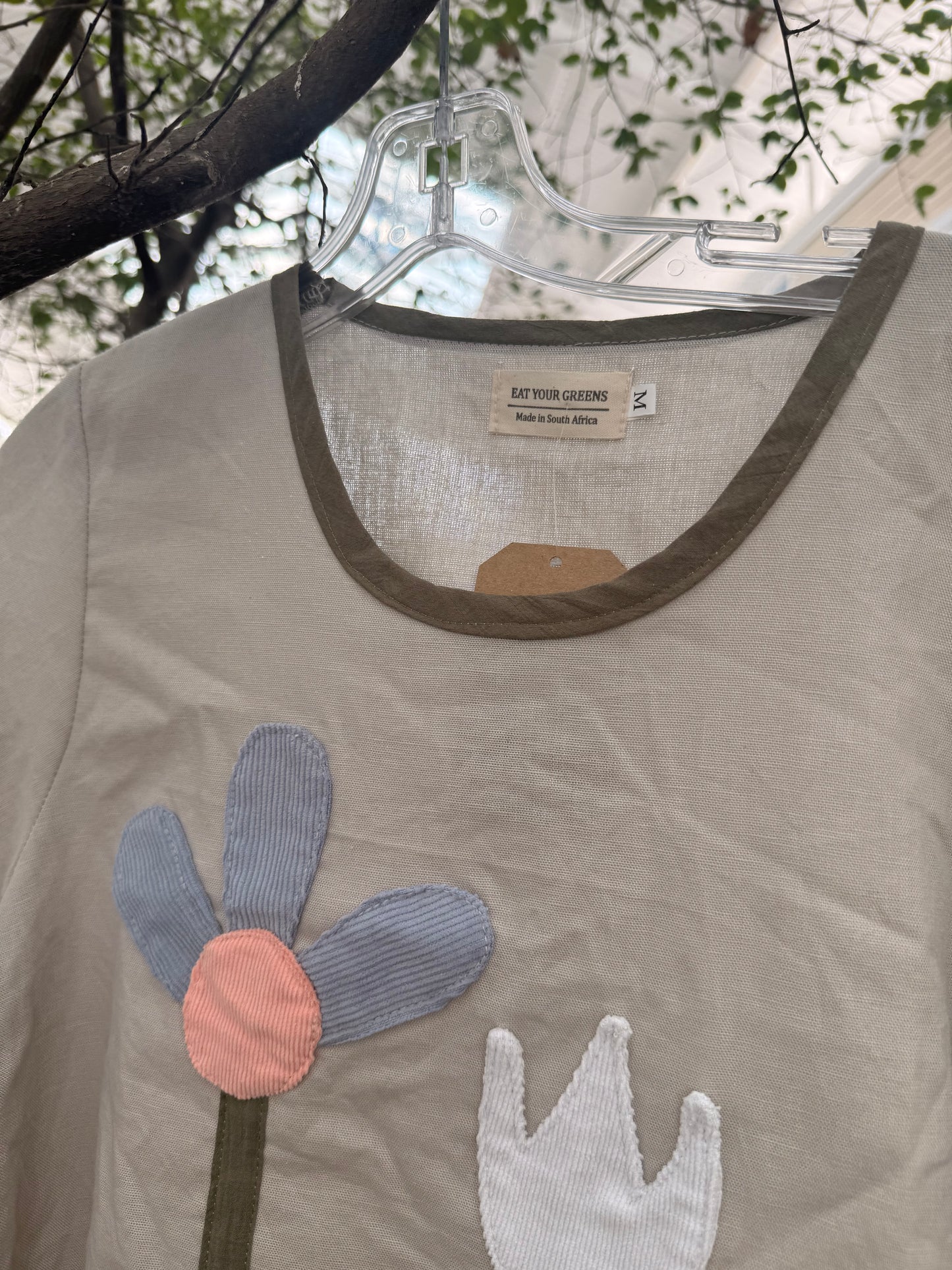 EYG HANDMADE FLOWER SHORT SLEEVE TOP
