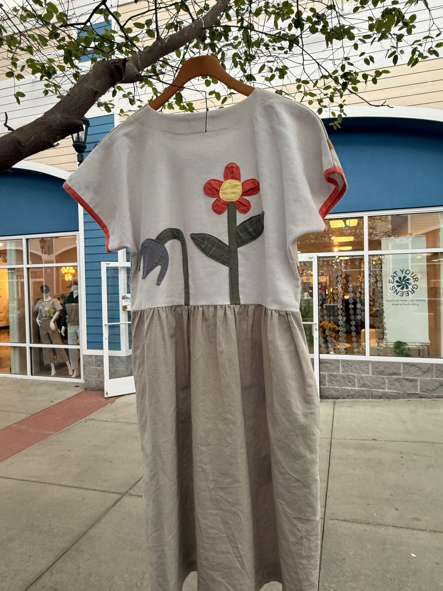 EYG CORD SHORTSLEEVE FLOWER/SUN DRESS