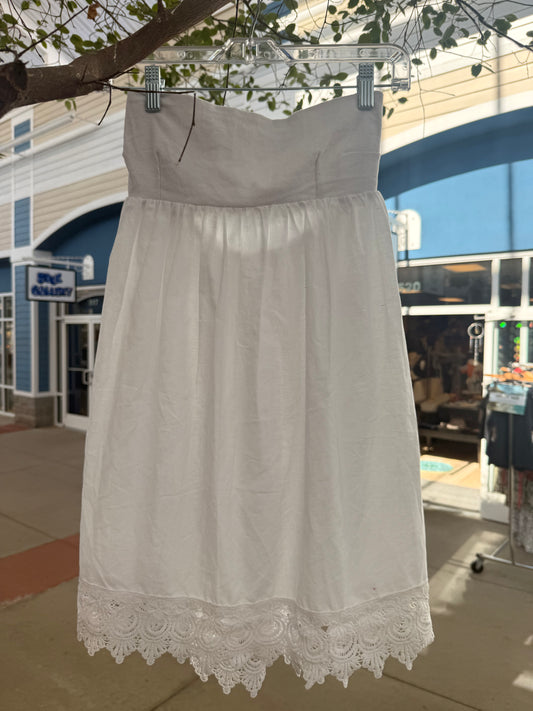 WHITE STRAPLESS DRESS/SKIRT